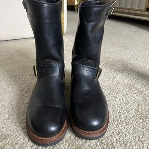 I’m sellin a pair of rrL engineer boots like new wore once like new